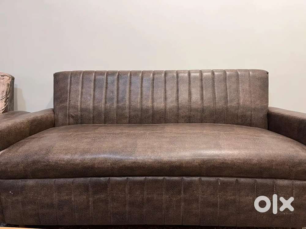 5 seater sofa for 4000 immediate sell