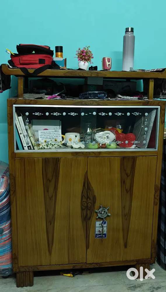 Almirah cum showcase