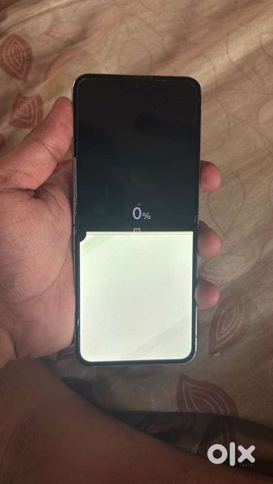 Z Flip 5 (8/256)  Display Problem