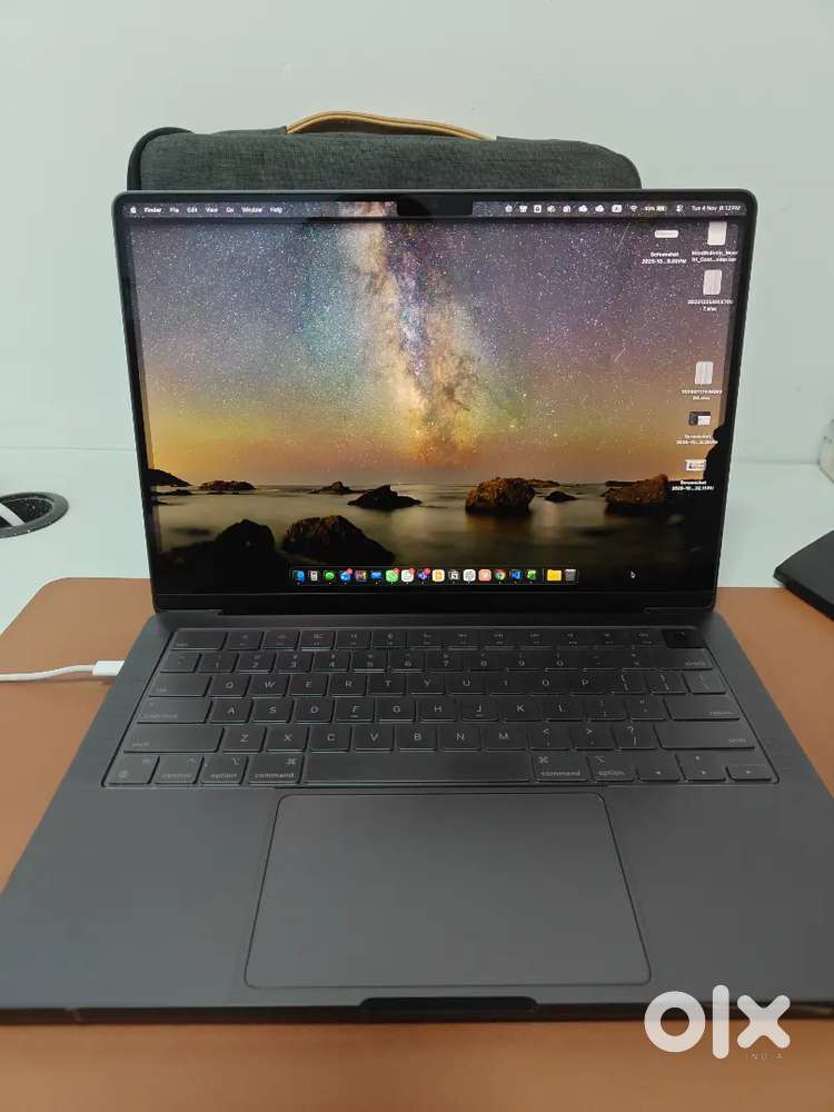 Macbook Pro M4 1TB SSD 16GB RAM with Apple Care+