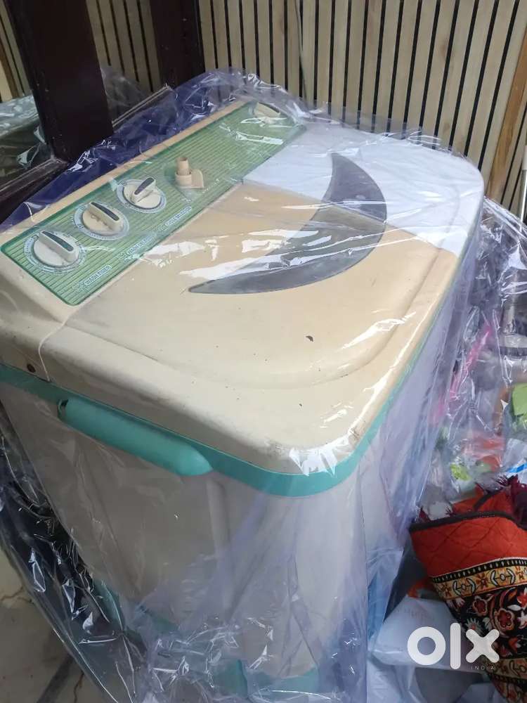 Semi Automaic washing machine on sale in Gyan khan 2 indirapuram