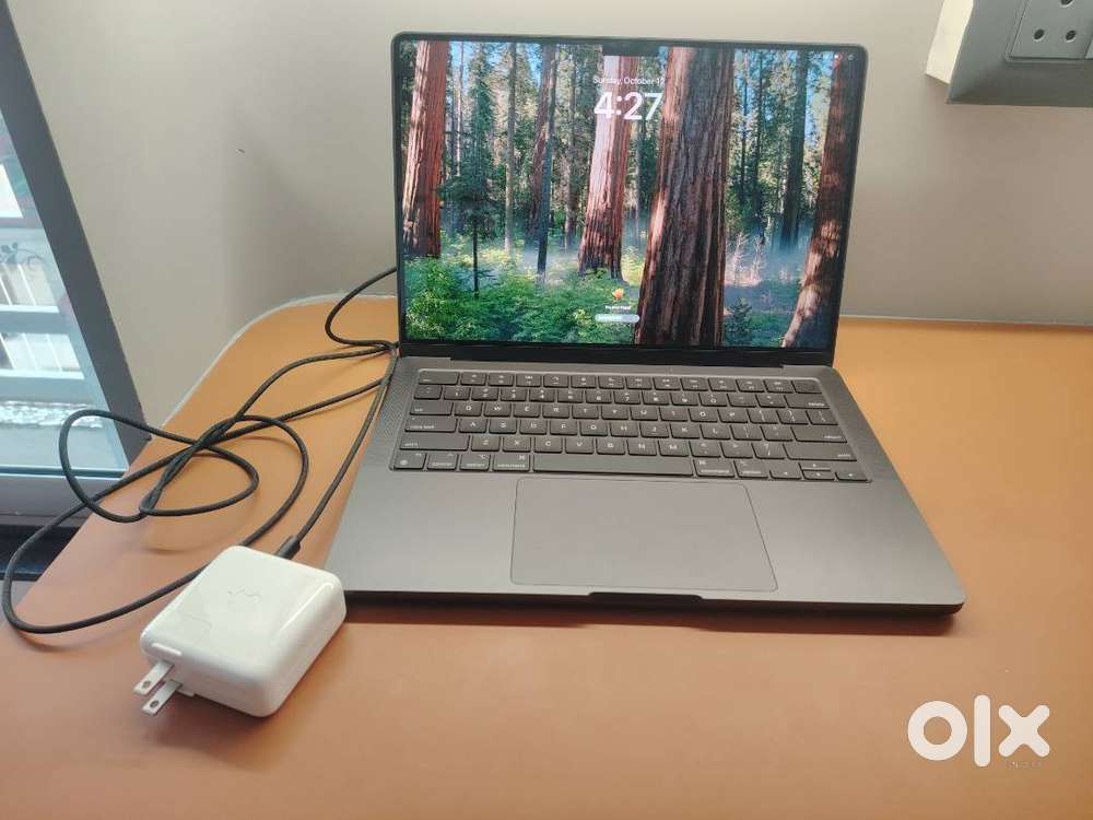 Apple Mac book pro m4 chep
