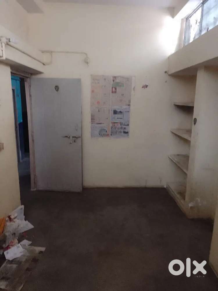 Single Room only for bachelor with common washroom only for vegetarian