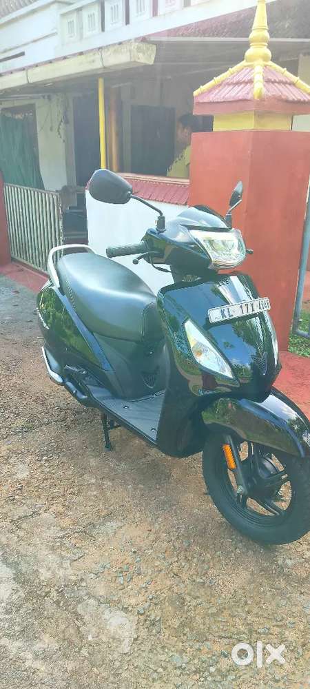 Showroom candiction.  fornt back new tyer. Asking price 70000