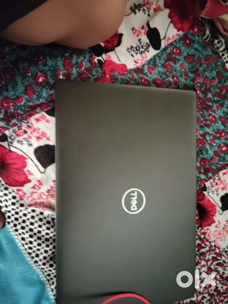 Like new condition no dent no scratch free mouse and charger