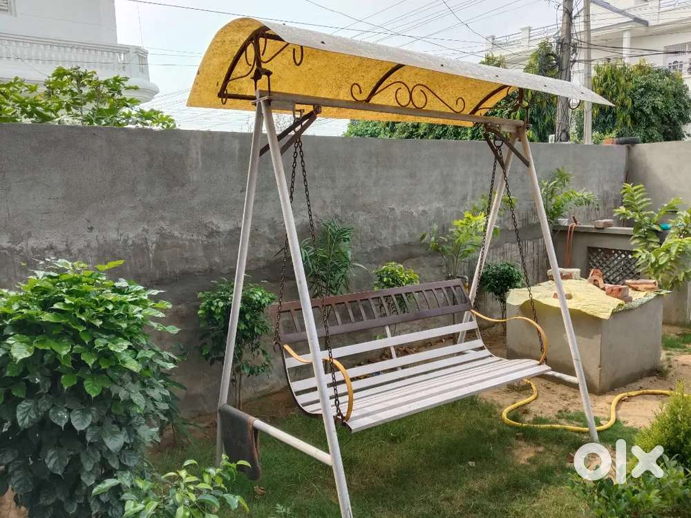 A well mantened Swing for sale.