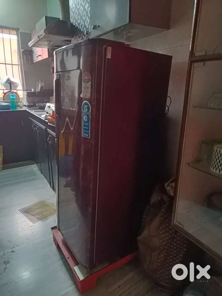 WHIRLPOOL FRIDGE
