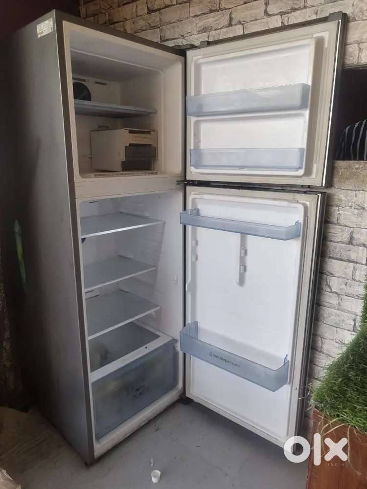 Samsung Refrigerator (322 Ltrs., Shiny steel, )