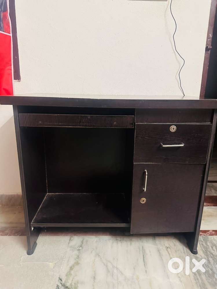 Writing table or laptop computer table