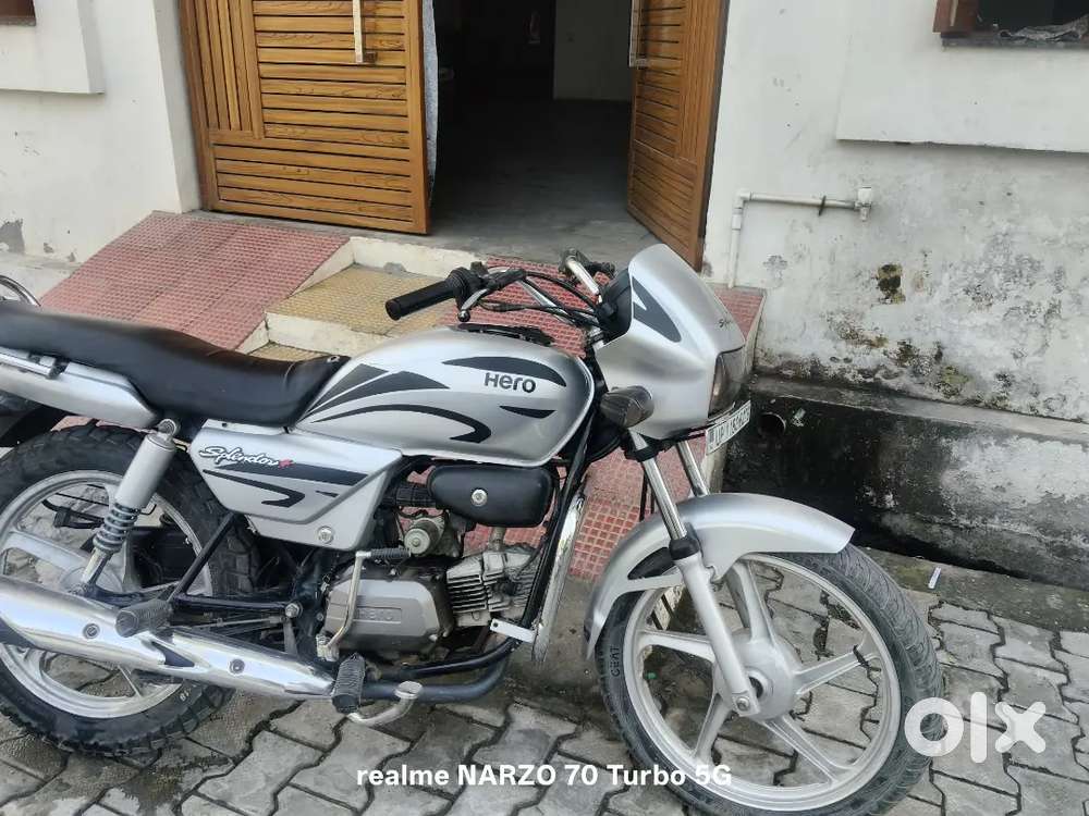 Splendor hai silver colour mei genuine hai 44000 chali hai