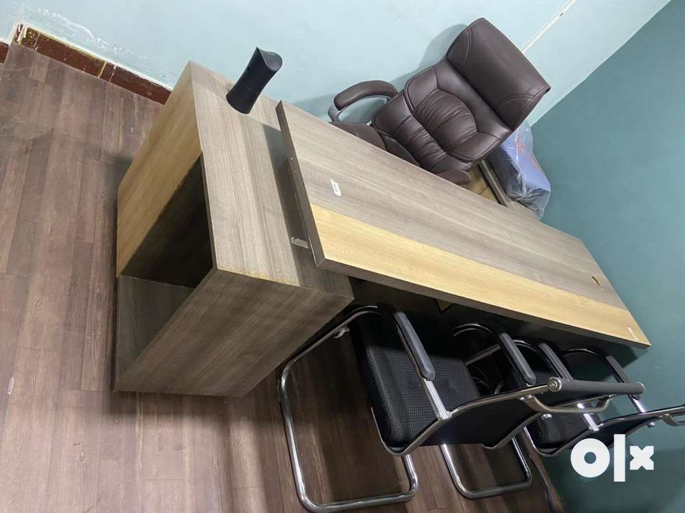 Office MD table with rolling chair