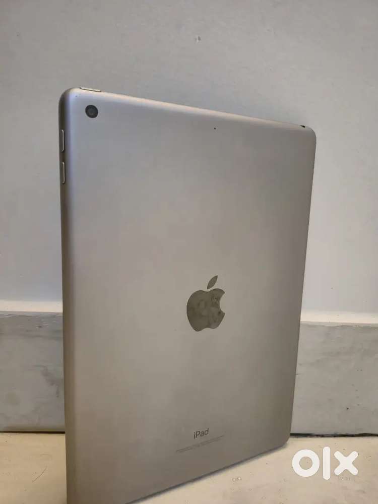 Apple iPad (6th Gen) 128 GB ROM 9.7 inch with Wi-Fi Only (Space Grey)