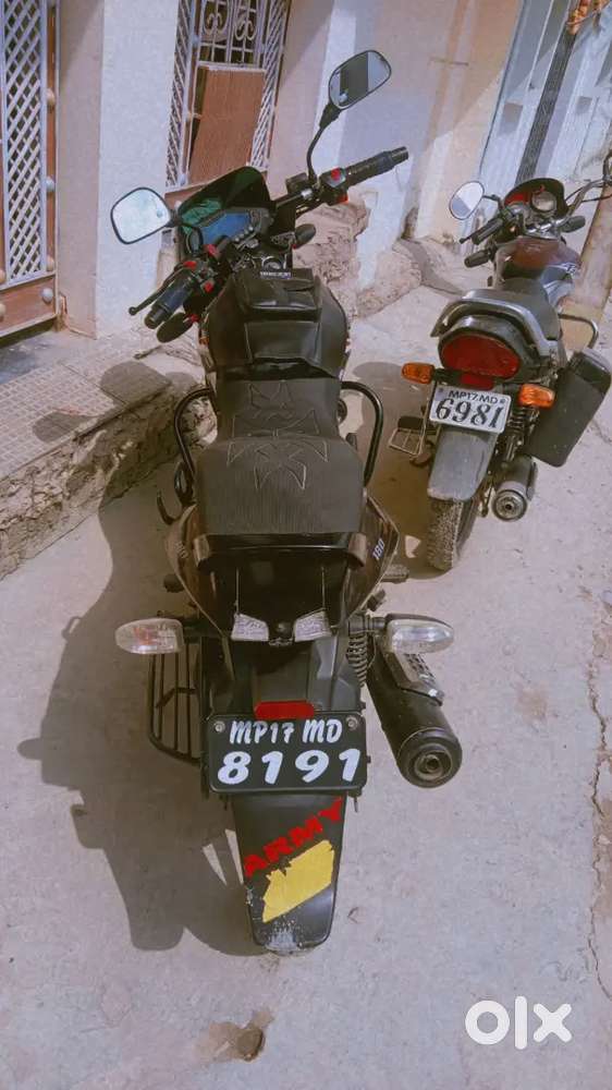 GOOD CONDITION PULSAR 180 with new tayare led light set cover etc