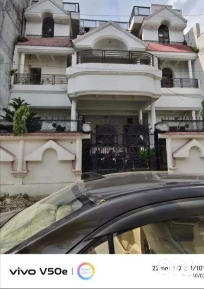 374 Gaj Makan For Sale At Mumfordganj near Tripathi chauraha