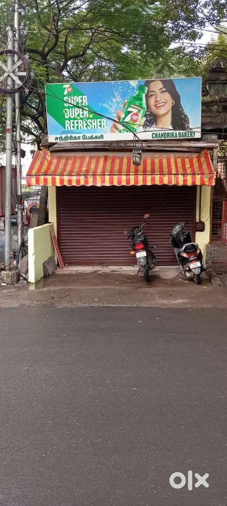 Corner building shop for RENT