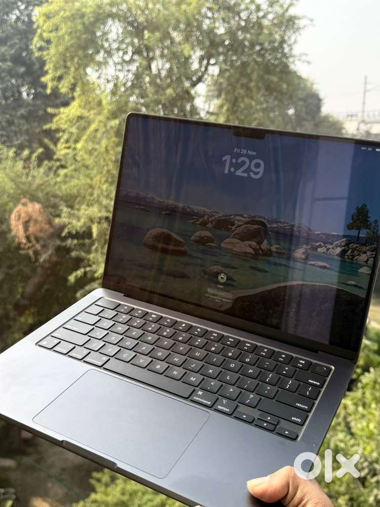 MacBook Pro M4  14”  16/512GB  Space Black  Like New  2 Cycles