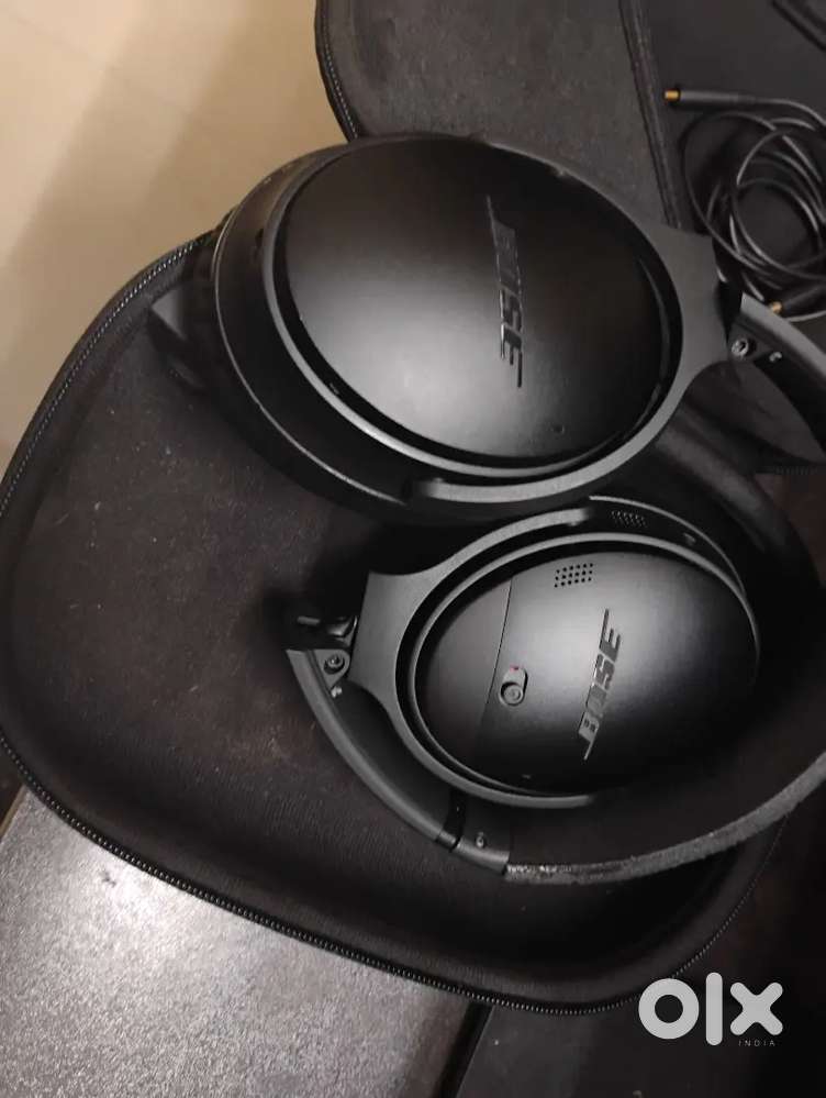 Bose quite comfort 35,  over ear Headphones with orginal accessories