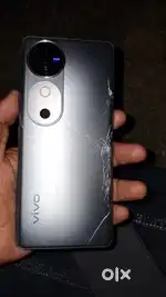 I want to sell my vivo v40 8/128 in warranty