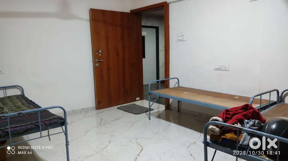 Roommate's for ladies