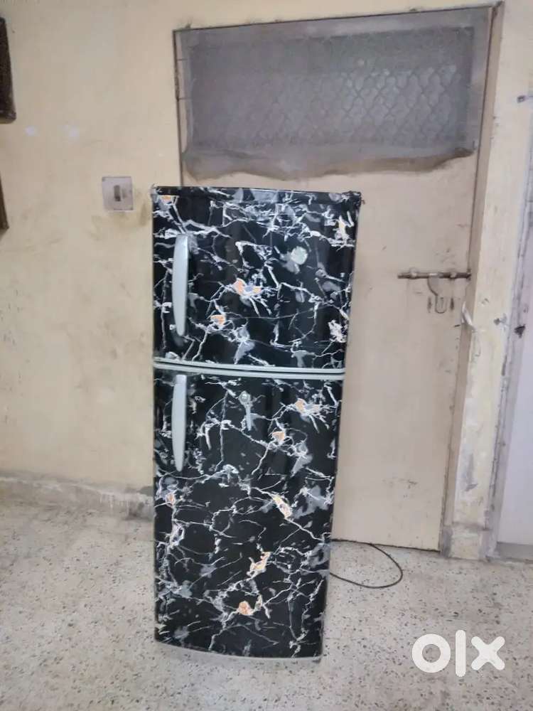 Very good condition fridge double door 250 l