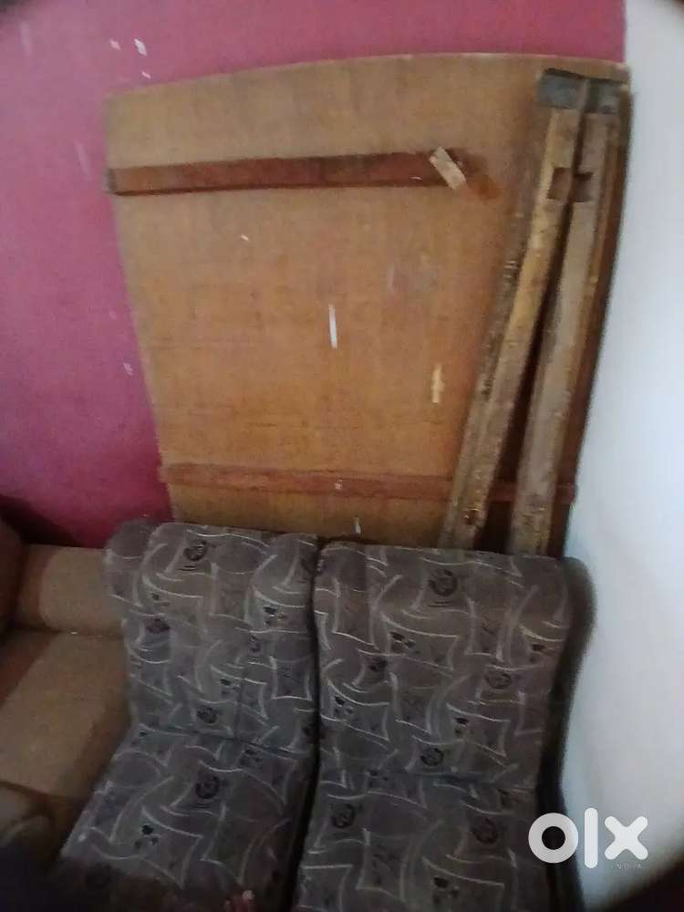 2 Sofa  bechna h or palang saath me h single bed