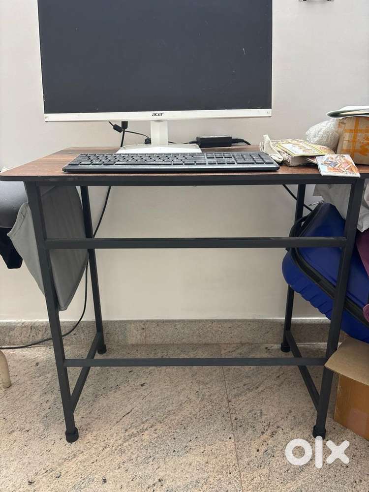 Sturdy work table with side pouch