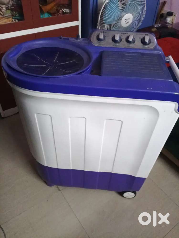 URGENT SELLWHIRLPOOL 7.5KG SEMI AUTOMATIC WASHING MACHINE VERY GOOD