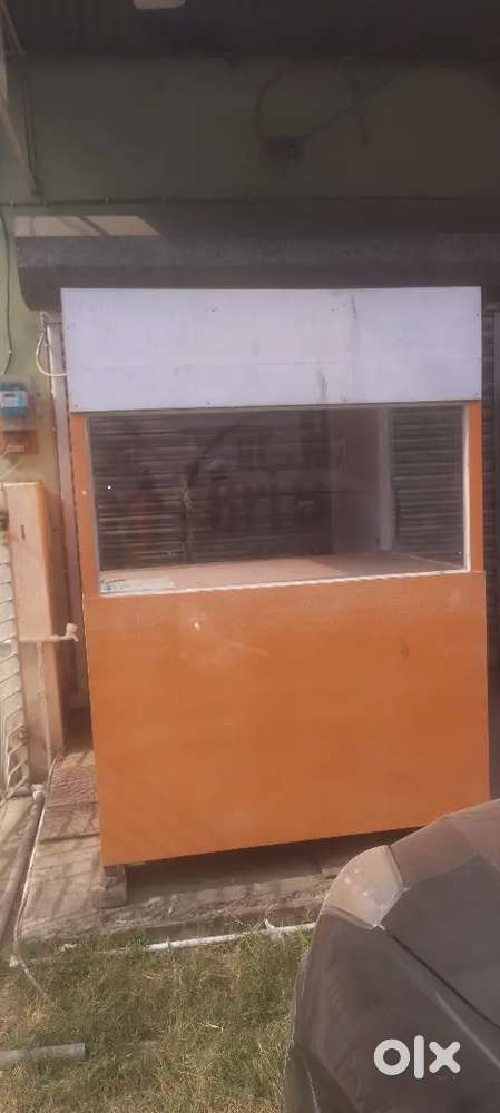 Outside counter, inside counter, chaier table, glas dor, kichen bason