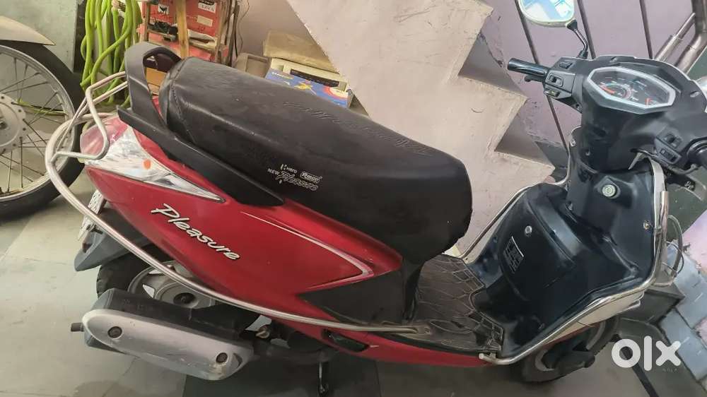 Hero Pleasure Scooty