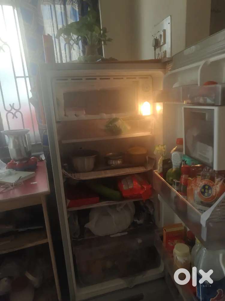 Rs 3000 Lg fridge ..excellent working ..selling as buying new fridge.