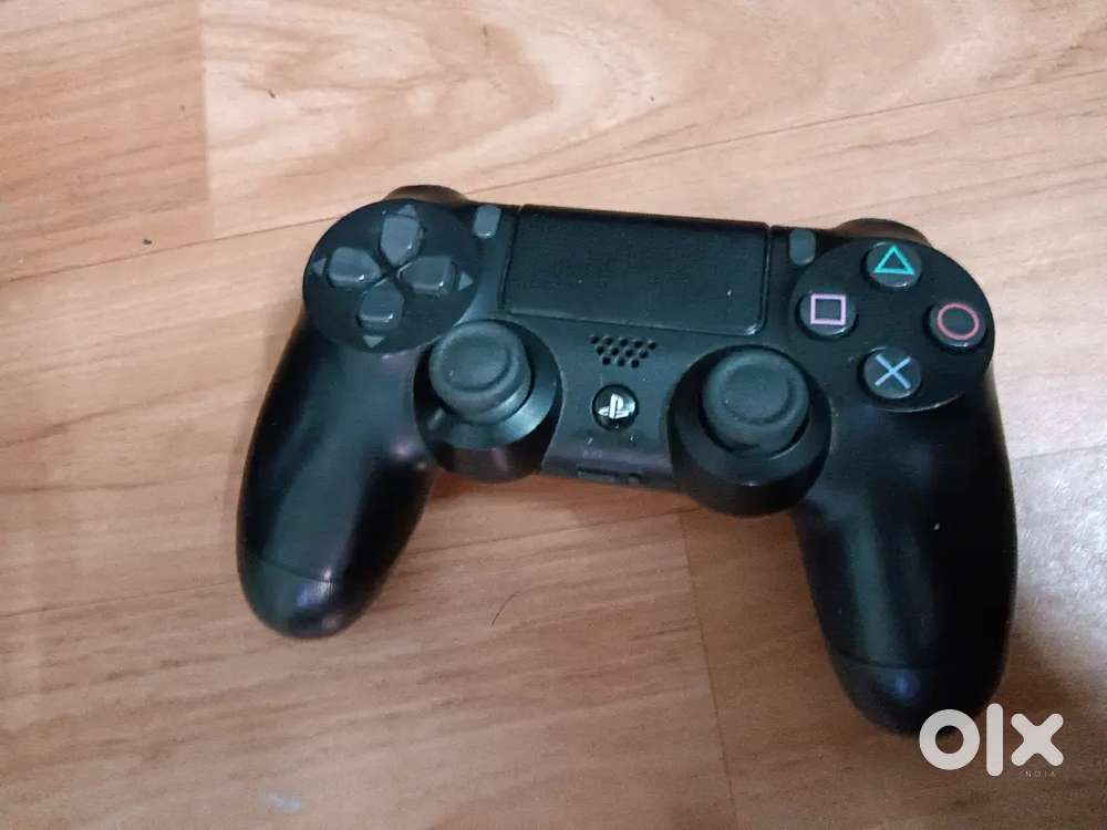 Ps4 orignal themed black controller