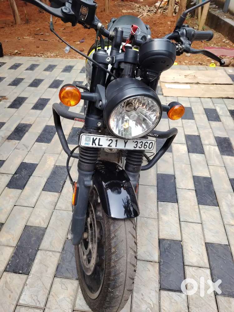 Hunter 350 black top model