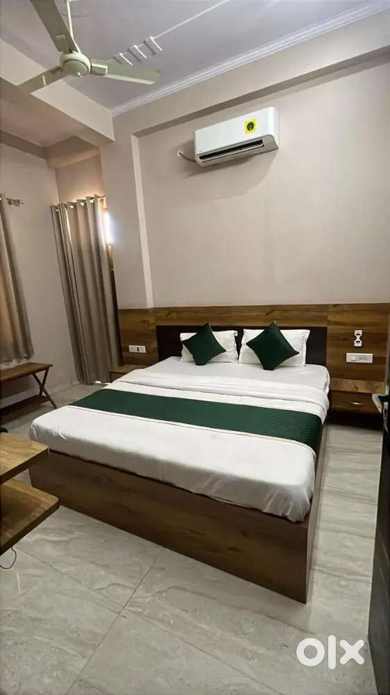 25 Rooms hotel with Restaurant banquets Railway station