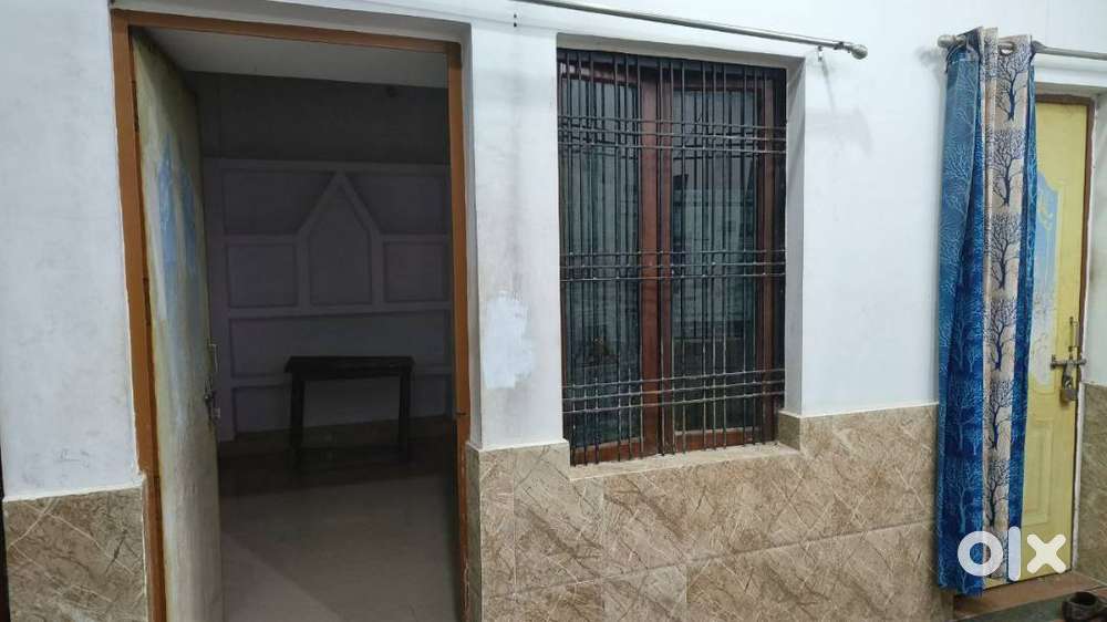 Small Room for rent for Boys.No kitchen ,Sharing bathroom.