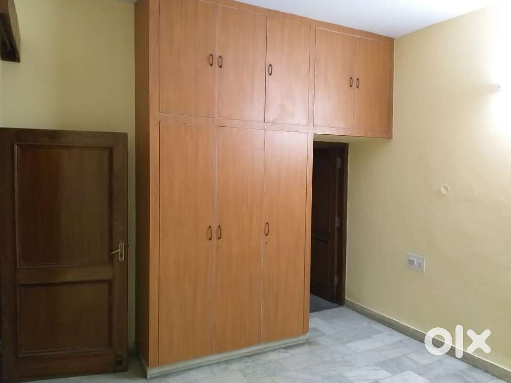 Available 2 bhk house for rent in B-block ranjit avenue