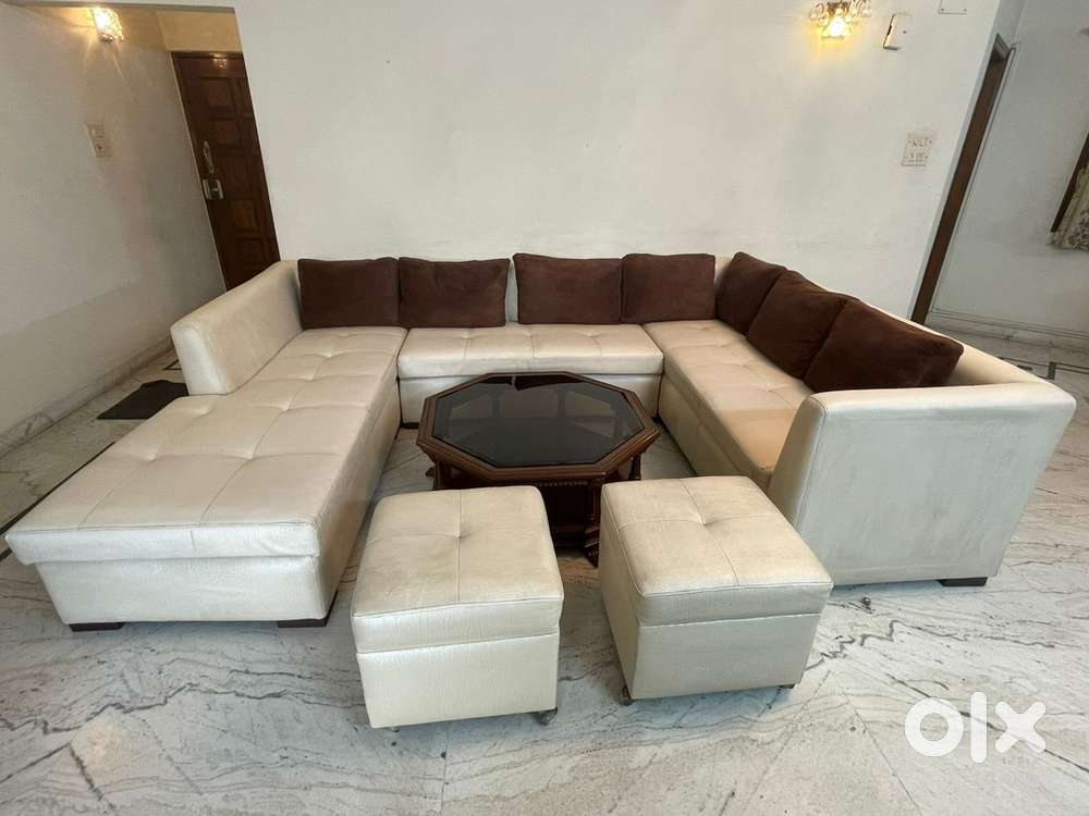 Sofa set with centre table