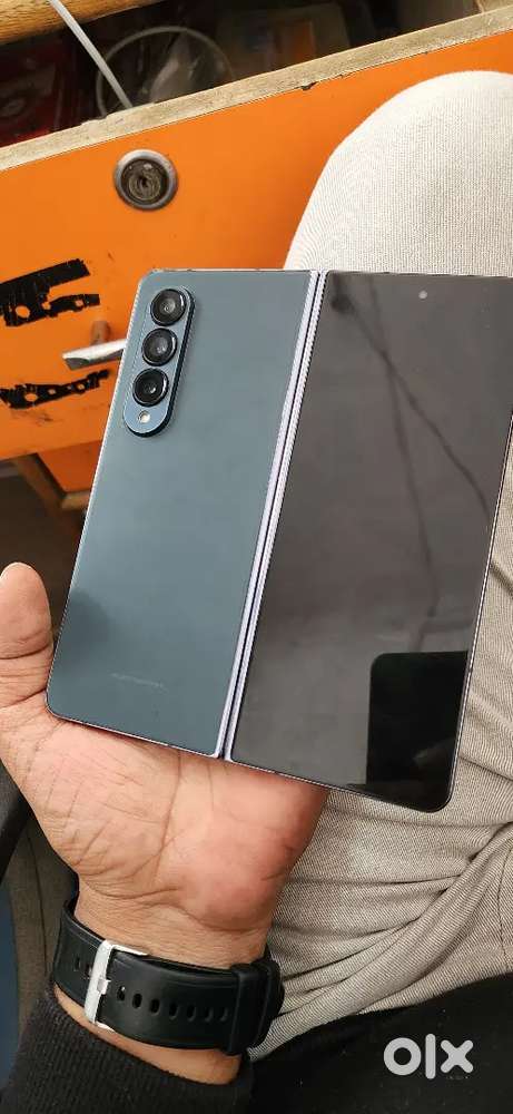 Samsung Galaxy Fold 4 with original box charger