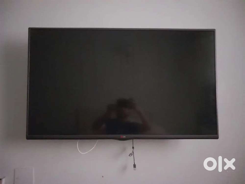 42 Inches LG flat screen TV