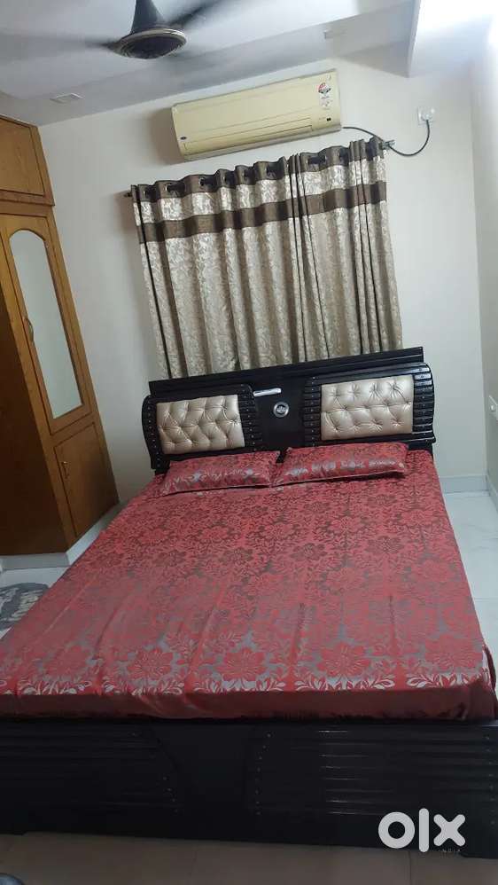 Queen Size bed with mattress