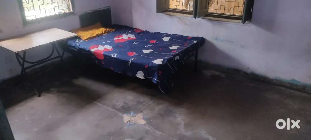 Bhai roommate chahiye jldi room bahut bada h