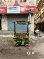 Stall pe momos bechna hai