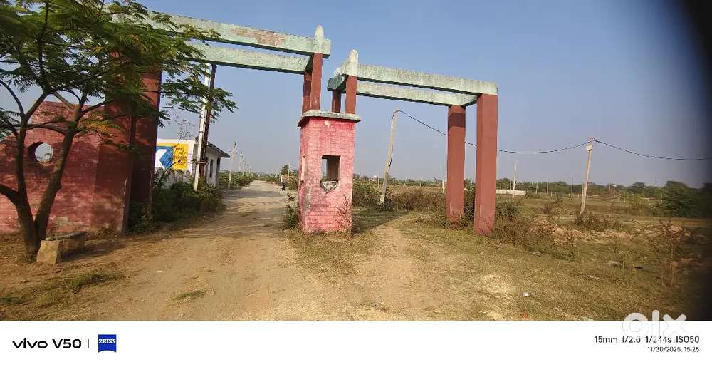 Takenpur Highway se lagi Hui 40 foot front hai