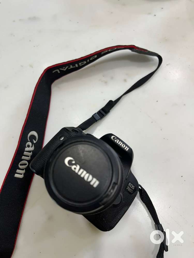 Canon EOS700D DSLR CAMERA