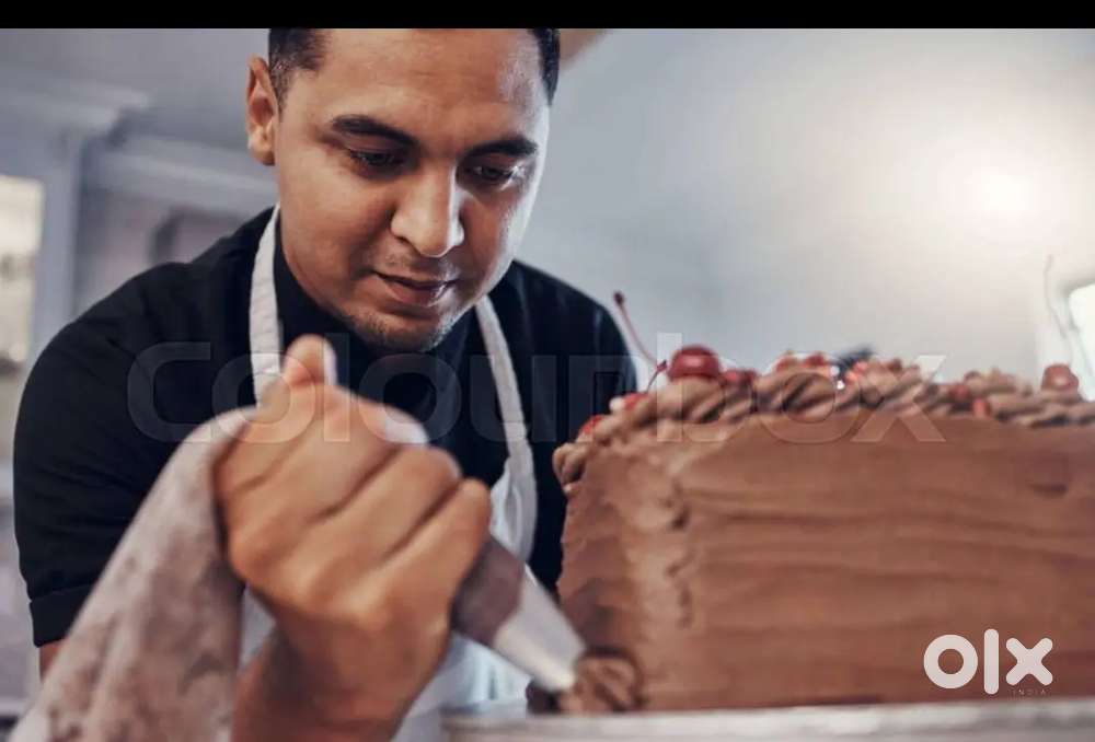 We are looking for commi 2 to make cakes and bakery tasks ³