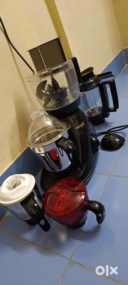 Food processor with juicer and mixture
