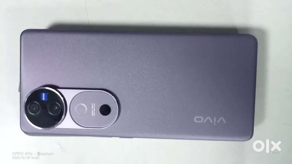 VIVO.  V40