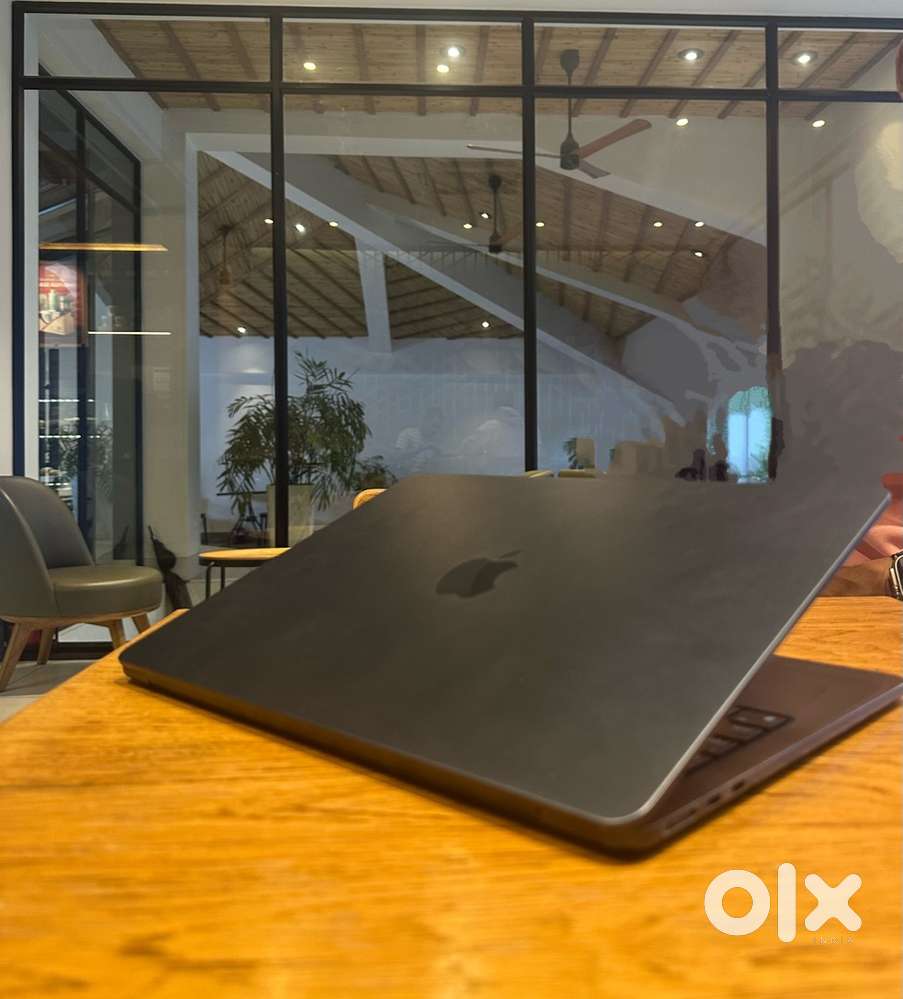 Apple Macbook Air M2 - 16GB/256GB, Midnight, 14 inch