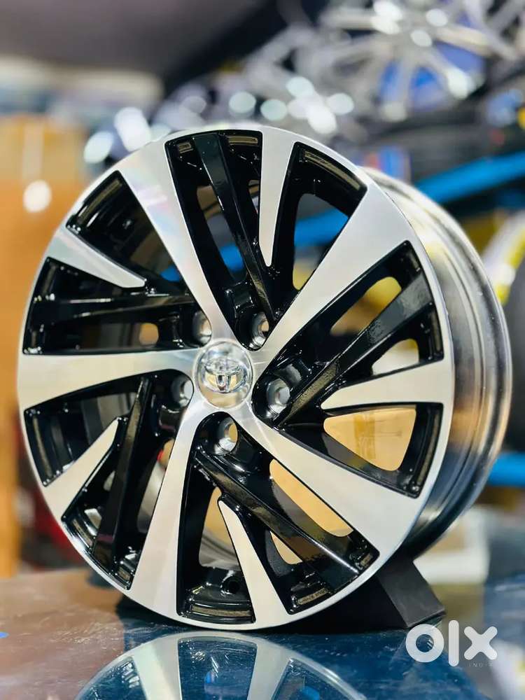 17 inch innova crysta Z diamond cut alloy wheels Set of 4 brand new