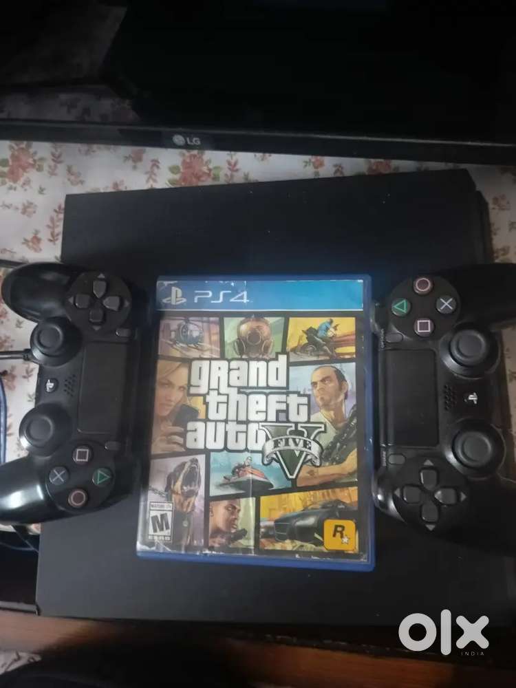 PS4 1TB with 2 controllers