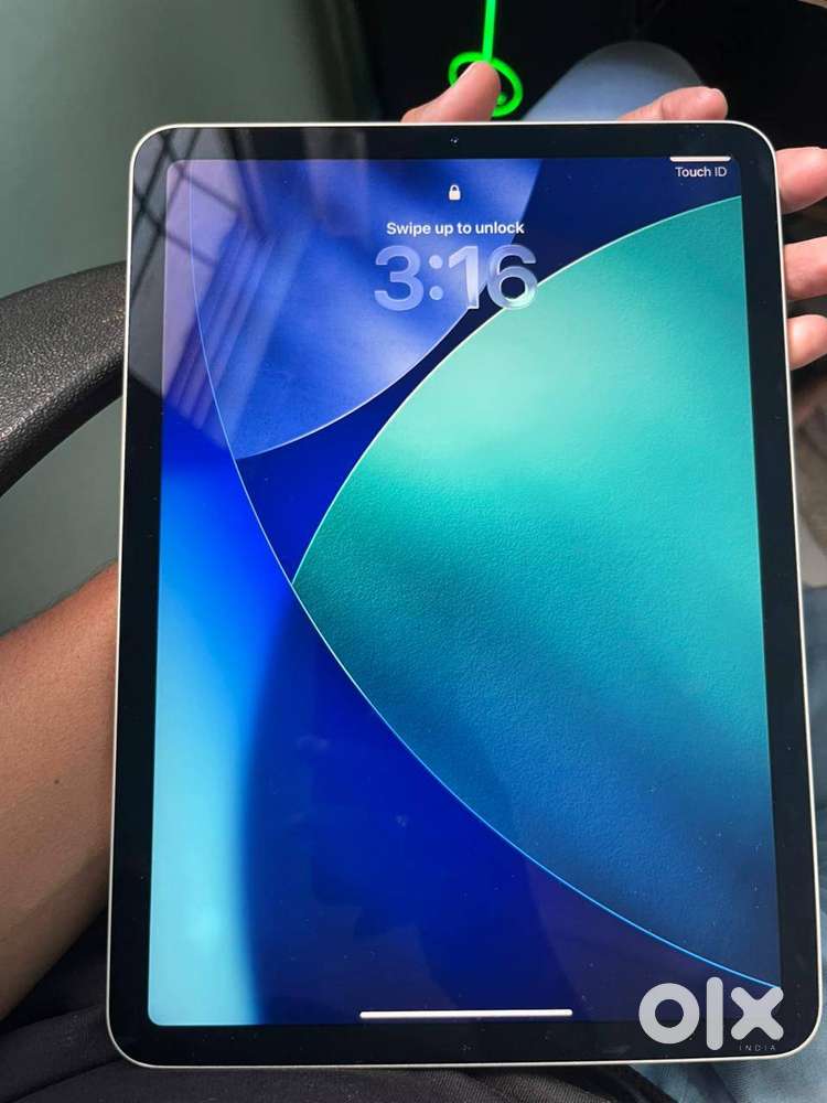 iPad Air 4 (2021) - Excellent Condition - No Scratch No Dent